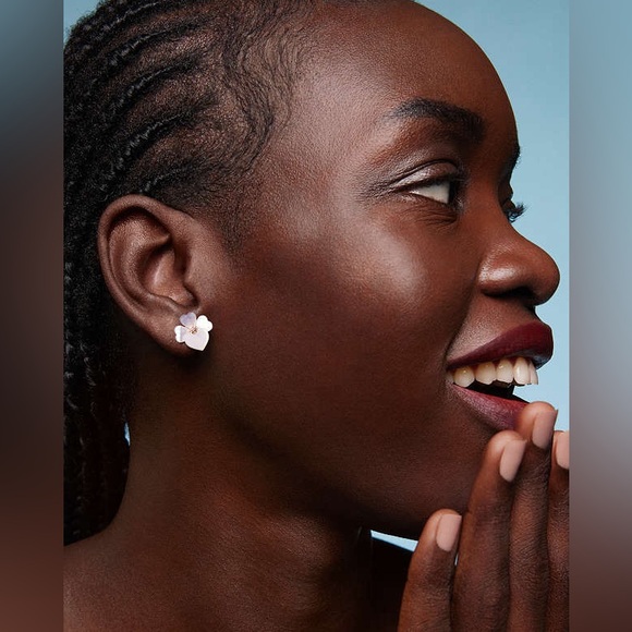 NWT Kate Spade Precious Pansy Pearl Flower Floral White & Gold Stud Earrings - Picture 4 of 10